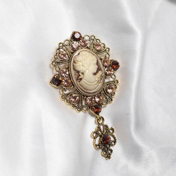 ✨Anthropologie Gwyneth Vintage Style Victorian Brooch - Picture 6 of 6